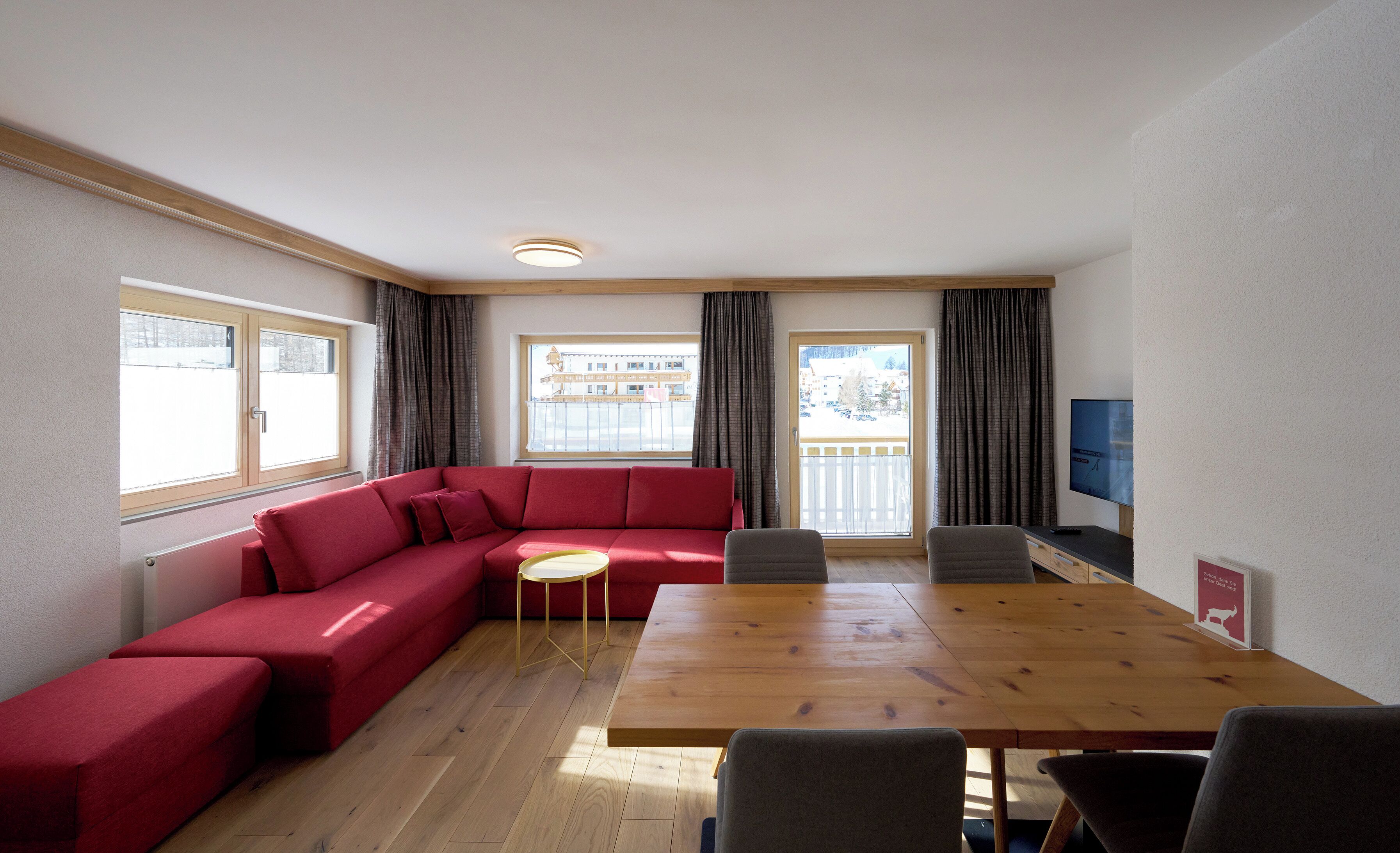 Deluxe-Suite | Wohnbereich | LCD-Fernseher