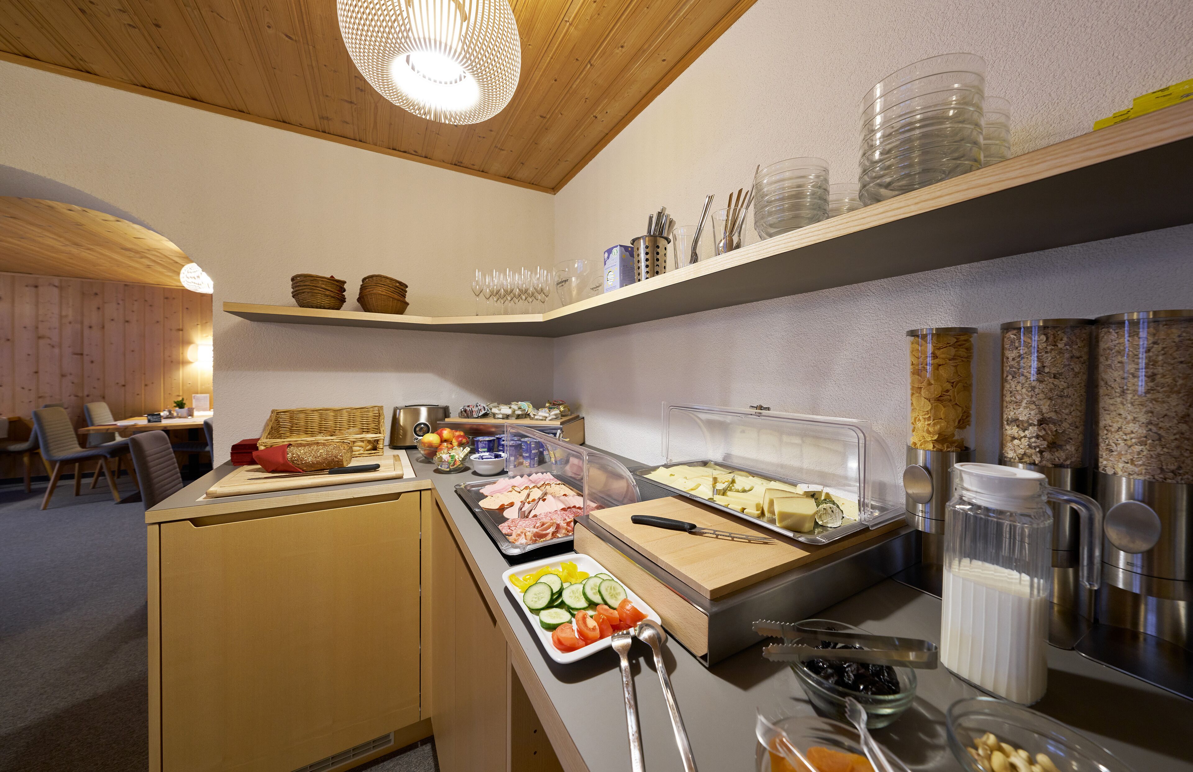 Tägliches Frühstücksbuffet gegen Gebühr