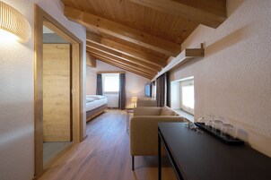 Habitación superior | Edredones de plumas, caja fuerte, decoración individual