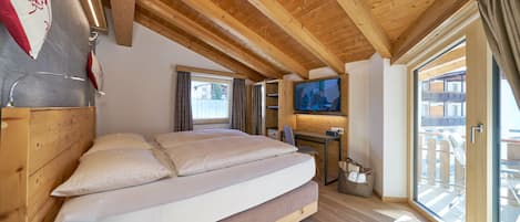 Deluxe Apartment | 1 bedroom, down comforters, in-room safe, individually decorated