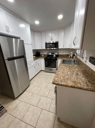 Sunny 3-Bedroom Hacienda

