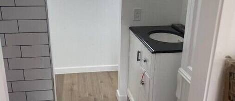 Hårføner, håndklær, såpe og toalettpapir