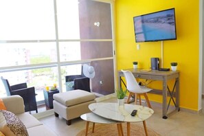 Living area - Charming place with pool and lagoon & WiFi (Cancun)