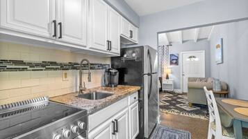 Fridge, microwave, oven, coffee/tea maker