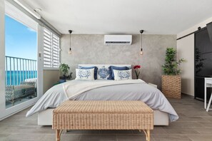 Desk, iron/ironing board, WiFi, bed sheets - Condado Oceanview Lagoon,/Electrical Backup System/1 minute Beach/Lagoon/ (San Juan)