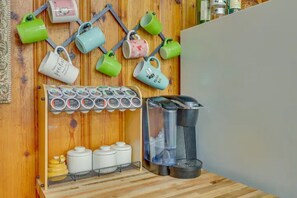 Interior - Alpine Dog Friendly Cabin! (Alpine)