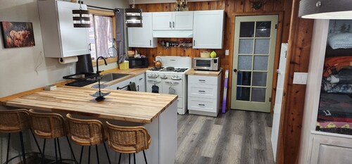 Alpine Dog Friendly Cabin!