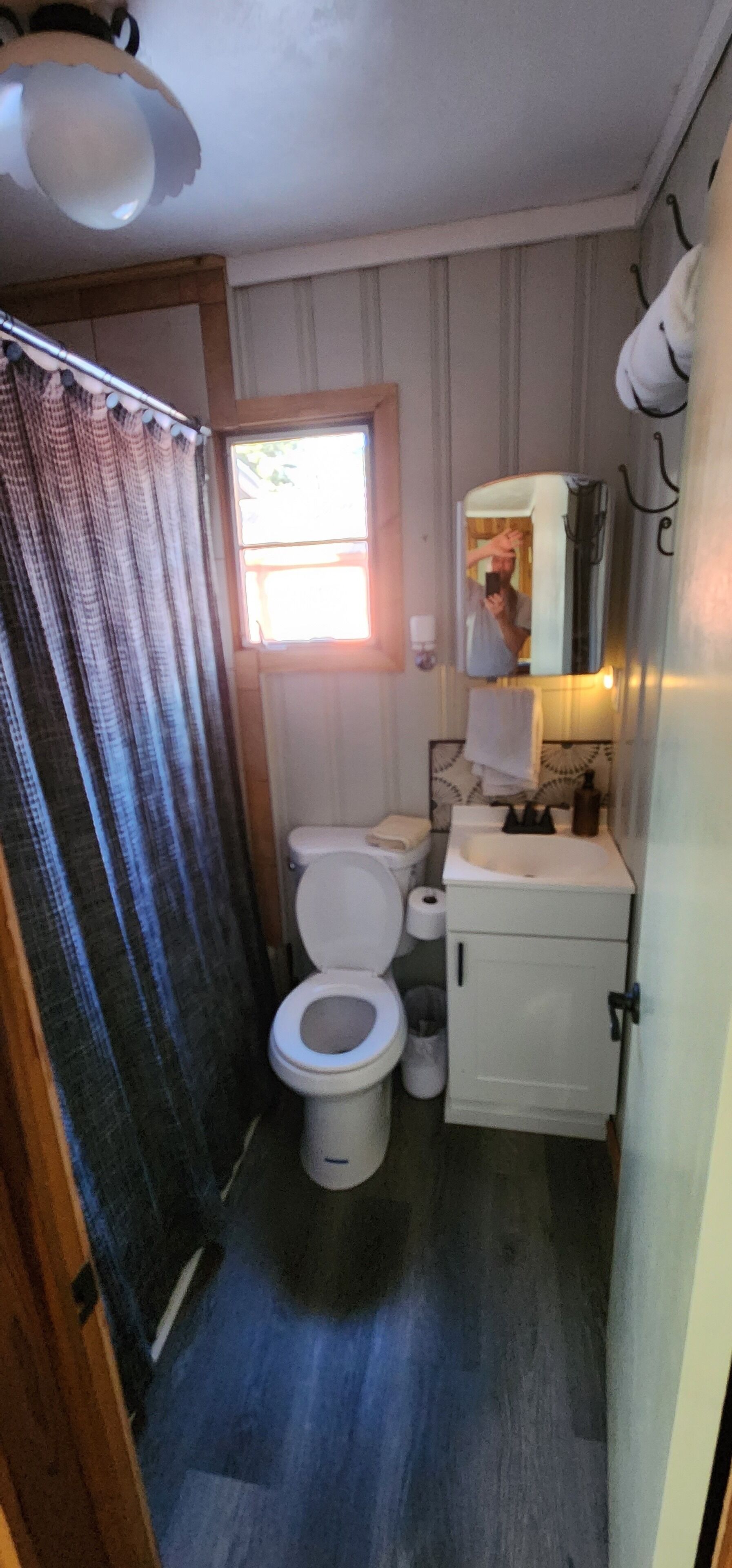 Towels, soap, shampoo, toilet paper