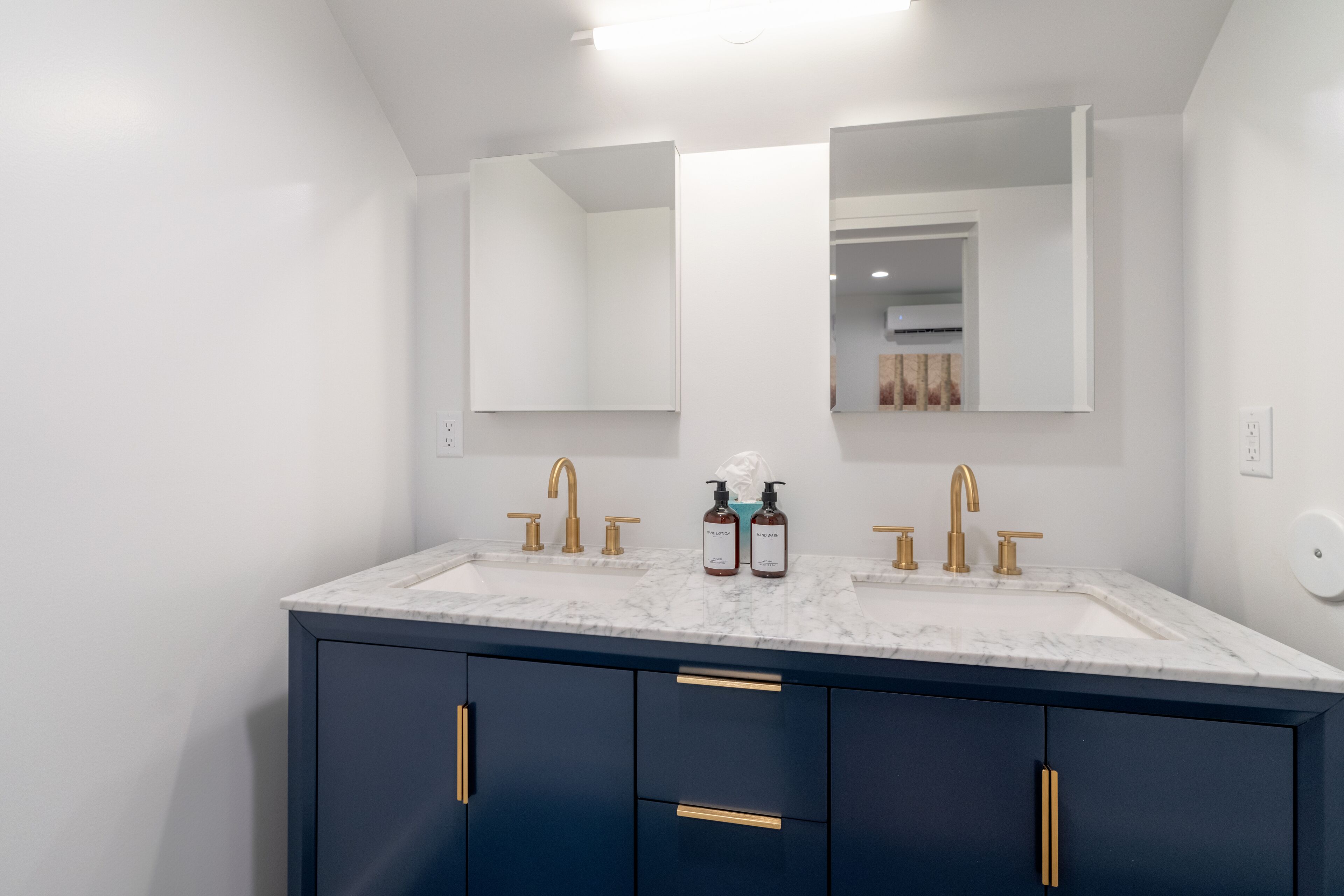 King Primary Bathroom En-Suite