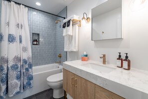 Shower, hair dryer, towels, soap - Newly Remodeled Home in the Heart of OLD TOWN. Walk to lifts! Unit 2 (Park City)