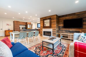 Smart TV, fireplace