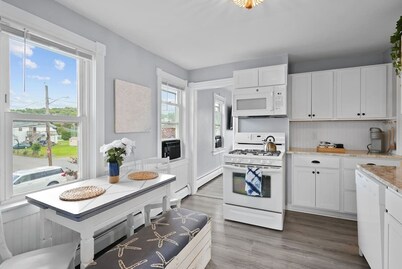 The Surf Shack- adorable 2 BR walk to waterfront

