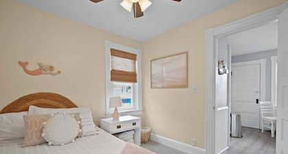 The Surf Shack- adorable 2 BR walk to waterfront