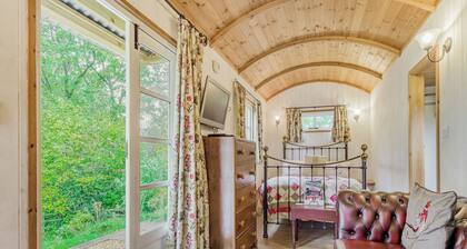 Shepherd’s Retreat - UK45531