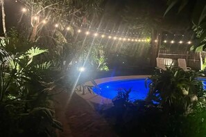 Piscina all'aperto, una piscina riscaldata