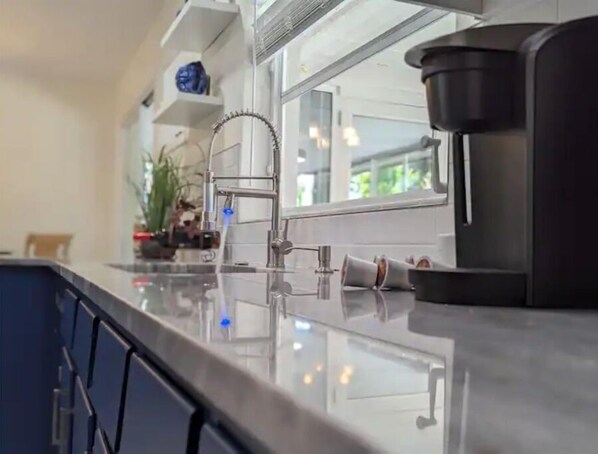 Fridge, microwave, oven, stovetop - A little private resort (Clearwater)