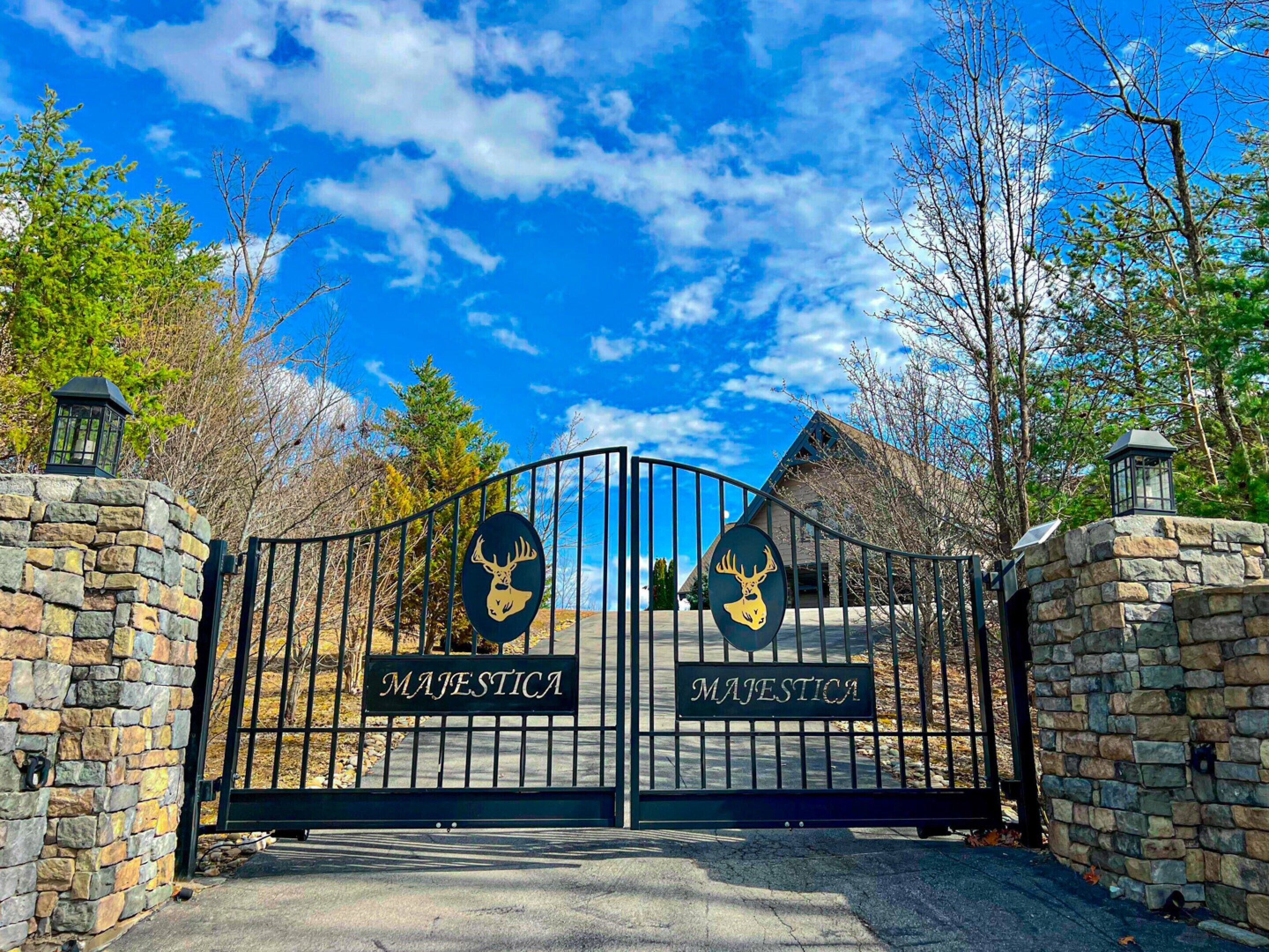 Majestica Reviews, Deals & Photos 2026 - Expedia