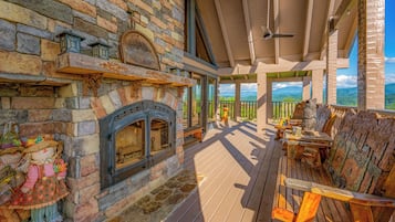Luxury Cabin | Balcony