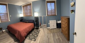 4 habitaciones, escritorio, tabla de planchar con plancha y wifi gratis