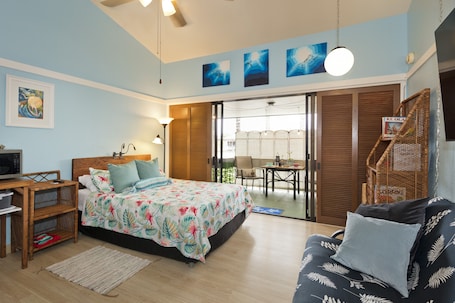 1 bedroom, free WiFi, bed sheets. Happy Honu Oasis, Surf shack with pool and A/C