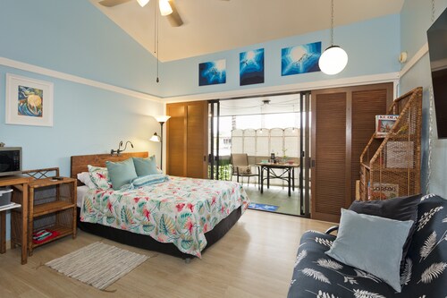 Happy Honu Oasis, Surf shack with pool and A/C