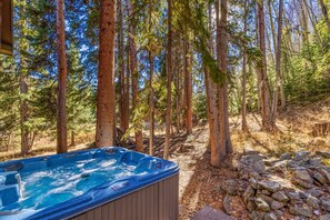 Outdoor spa tub - Spacious and Bright, Close to Skiing and Hiking! (Blue River)