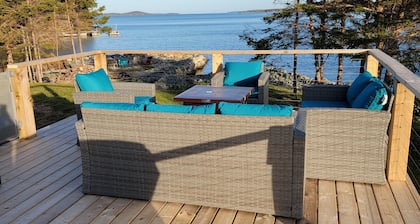 Pleasant Harbour Oceanfront Hottub And Kayaks