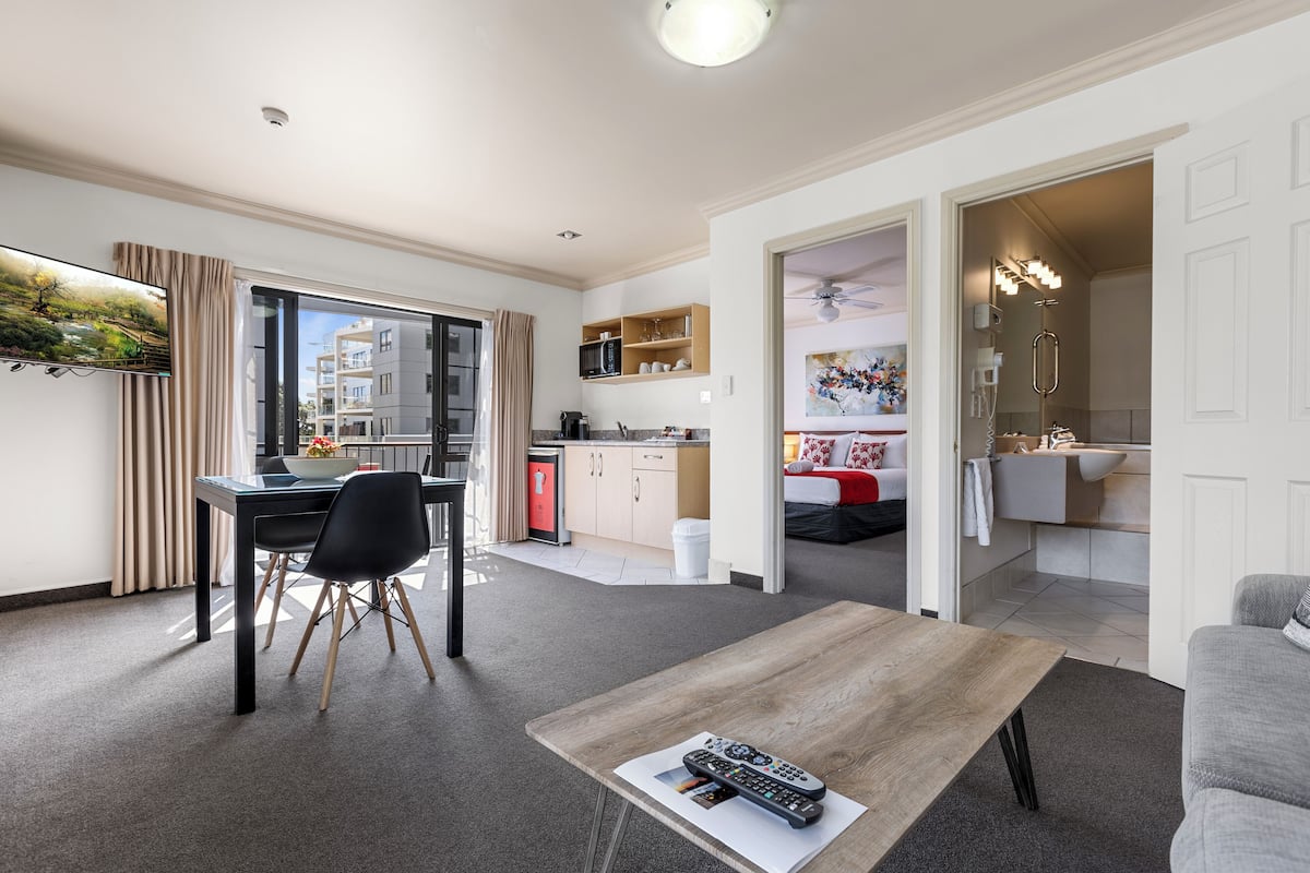 Deluxe Suite | Living area