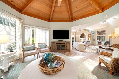 Haven MCA#462 Gorgeous family home, dog Ok, ping pong, air hockey, foosball