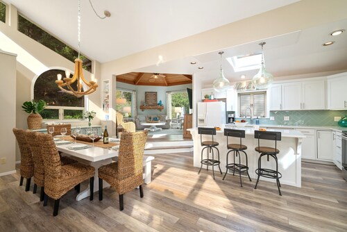 Gorgeous family home, dog Ok, ping pong, air hockey, foosball-Haven
