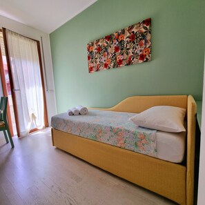 2 bedrooms, WiFi, bed sheets