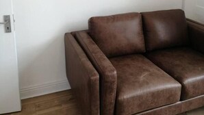 Living area - Perfect Apartment - Close to the Train Station (Cork)