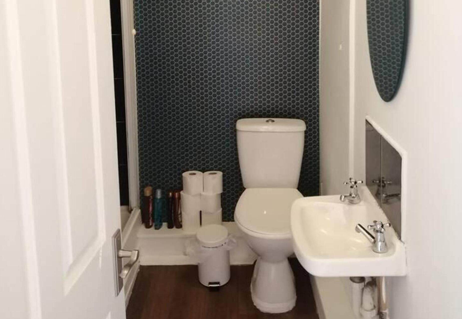 Shower, towels