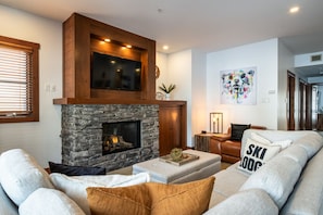 Smart-TV, Kamin, Stereoanlage