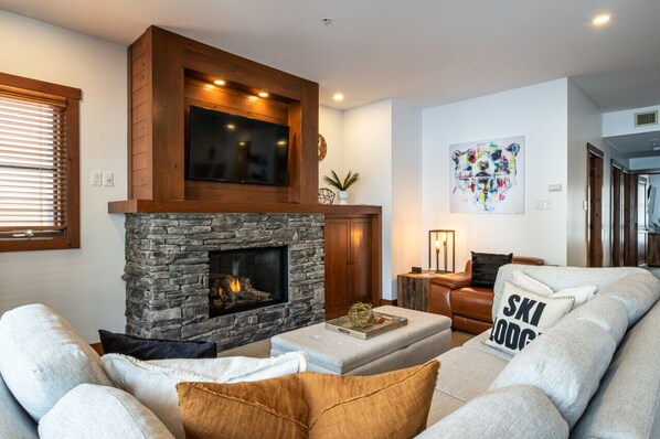 Smart-TV, Kamin, Stereoanlage