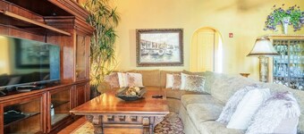 Near Lion Country Safari! Large Family-sized home