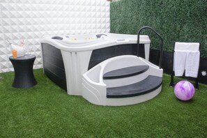 Bain à remous extérieur