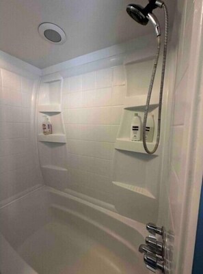 Eco-friendly toiletries, hair dryer, towels, soap - Charming, cheerful, comfortable, centrally located, and walkable!


 (Pittsburgh)
