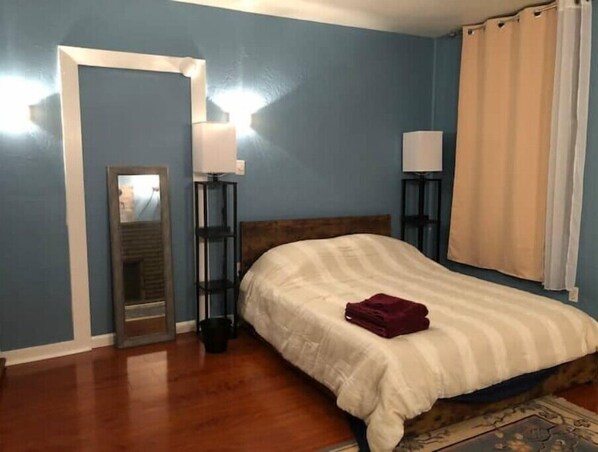 1 chambre, bureau, fer et planche à repasser, Wi-Fi gratuit