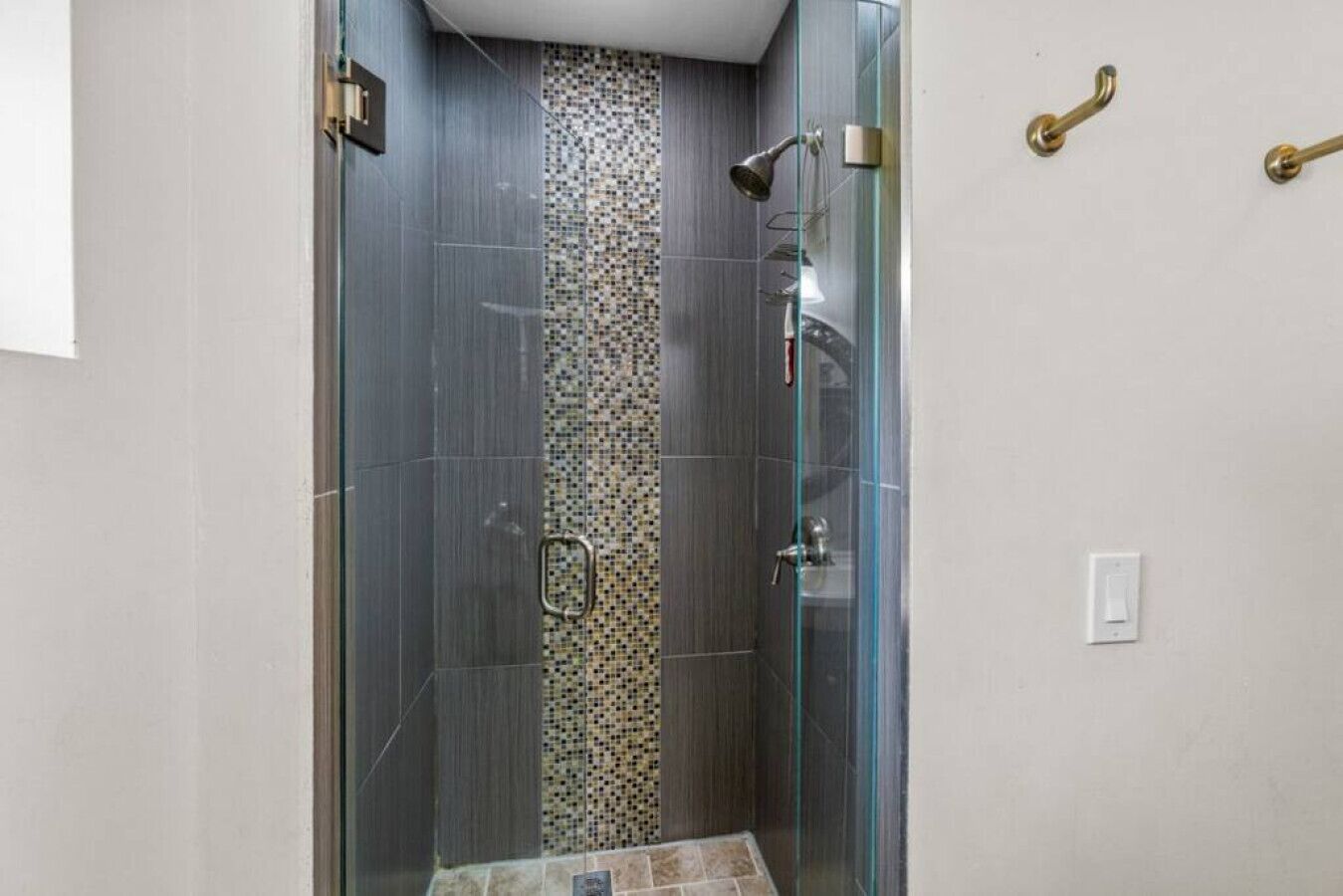 Sèche-cheveux, serviettes fournies