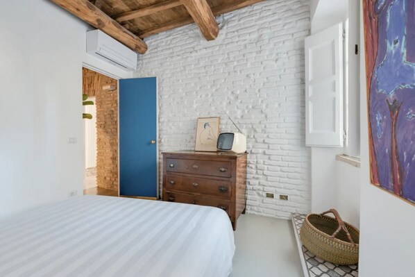 2 bedrooms, WiFi, bed sheets