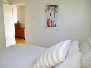 2 bedrooms, iron/ironing board, travel cot, free WiFi