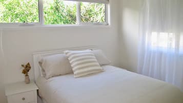 2 bedrooms, iron/ironing board, travel cot, free WiFi