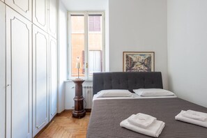 2 chambres, fer et planche à repasser