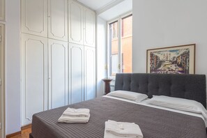 2 chambres, fer et planche à repasser