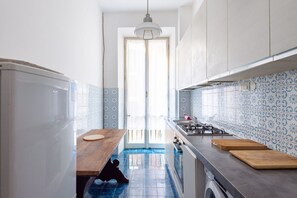 Kühlschrank, Mikrowelle, Geschirrspüler
