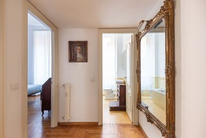 2 Schlafzimmer, Bügeleisen/Bügelbrett