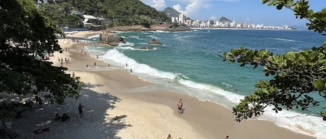 靠近海滩