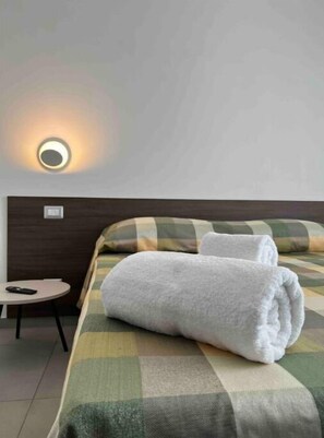 1 habitación, escritorio, wifi y ropa de cama 