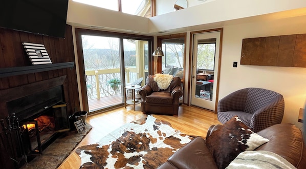 Smart TV, fireplace